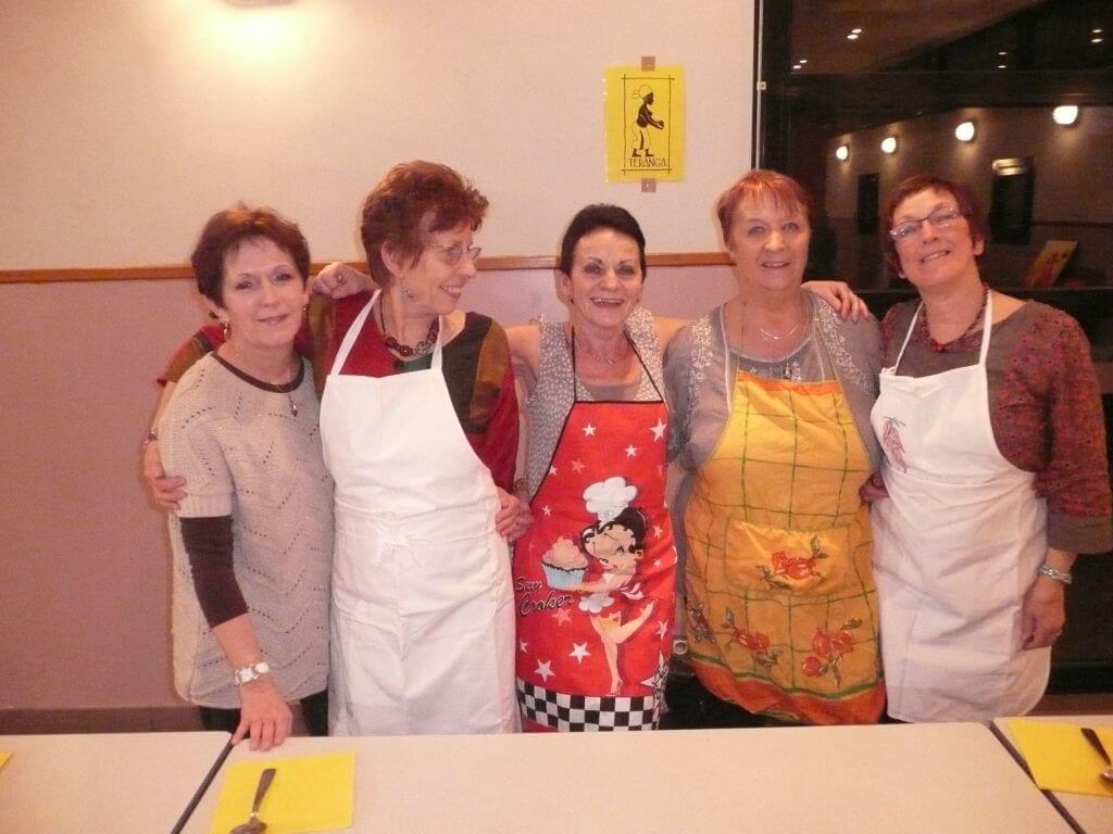 Repas festif de Teranga - Une partie de l'équipe des cuisinières : de gauche à droite Brigitte, Martine, Betty, Jocelyne et Annick.