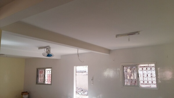 Les plafonds sont tout neufs et dotés d'un système de ventilation.